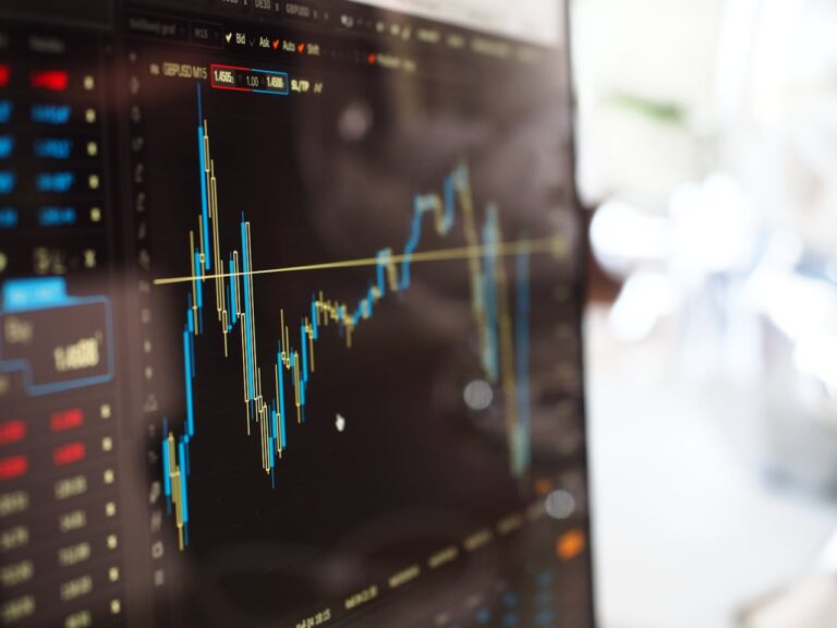 Nvidia, DeepSeek y el Caos Bursátil: Un Análisis del Turbulento Panorama Tecnológico Global